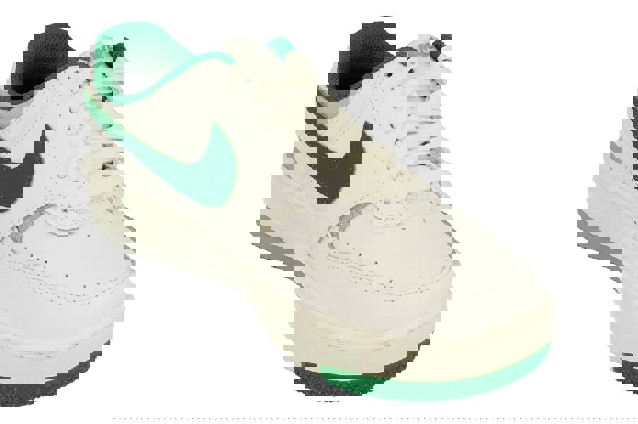 Nike Gamma Force Womens Trainers Dx9176 106 - White Malachite Light Smoke Grey 106 - Photo 3