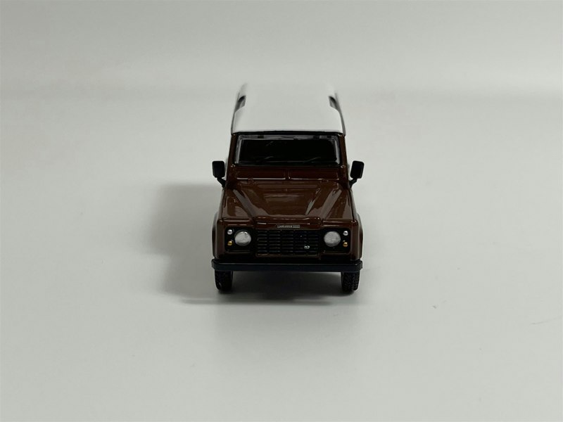 Mini GT Land Rover Defender 110 1985 County Station Wagon Russet Brown RHD 1:64 Mini GT MGT00734R