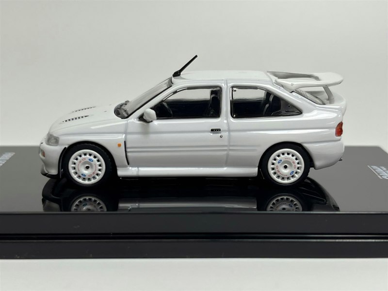 Inno 64 Ford Escort RS Cosworth White RHD With OZ Rally Racing Wheels 1:64 Inno IN64FERSWHIRHDOZ