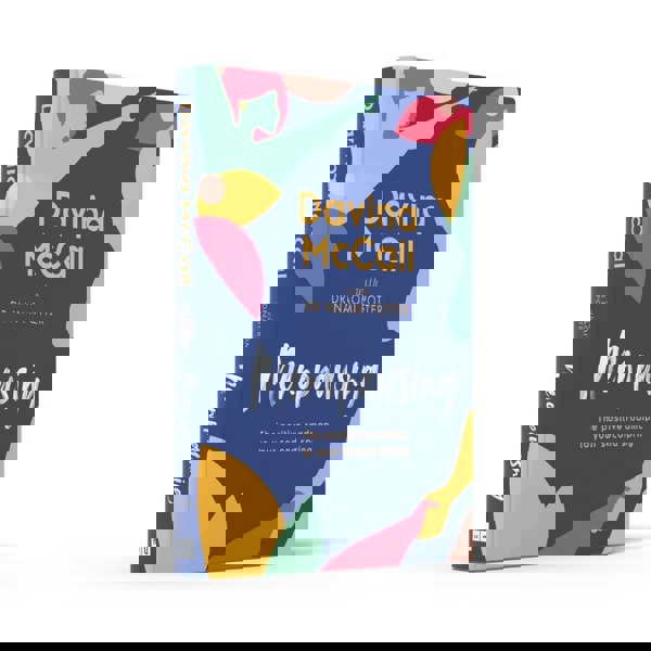 Menopausing by Davina McCall | Menopause Guide with Dr Naomi Potter – Health, Symptoms, Hormones & Wellbeing