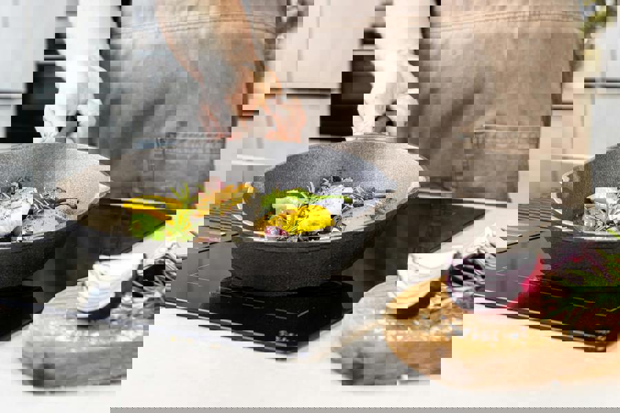 KitchenCraft Deluxe Cast Iron 24cm Round Plain Grill Pan