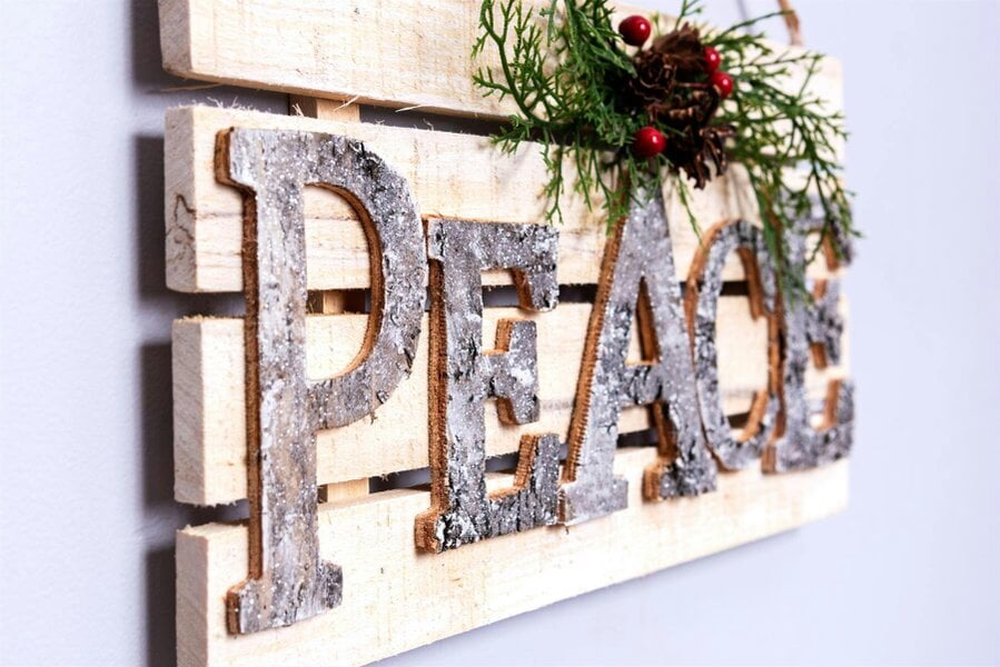 Shatchi 20x40cm Wooden PEACE Letters Christmas Wall Frame Decoration
