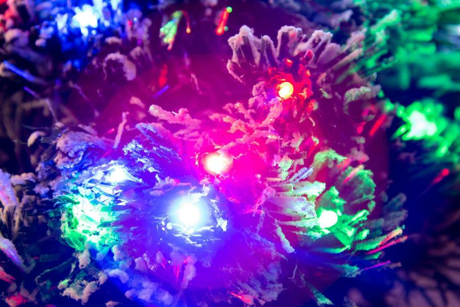 2ft to 6ft Frosted Tips Fibre Optic Christmas Trees with 8 Light Modes, PVC Green Tips image 9