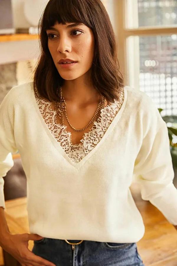 Hoxton Gal Lace-Collar Knit Blouse
