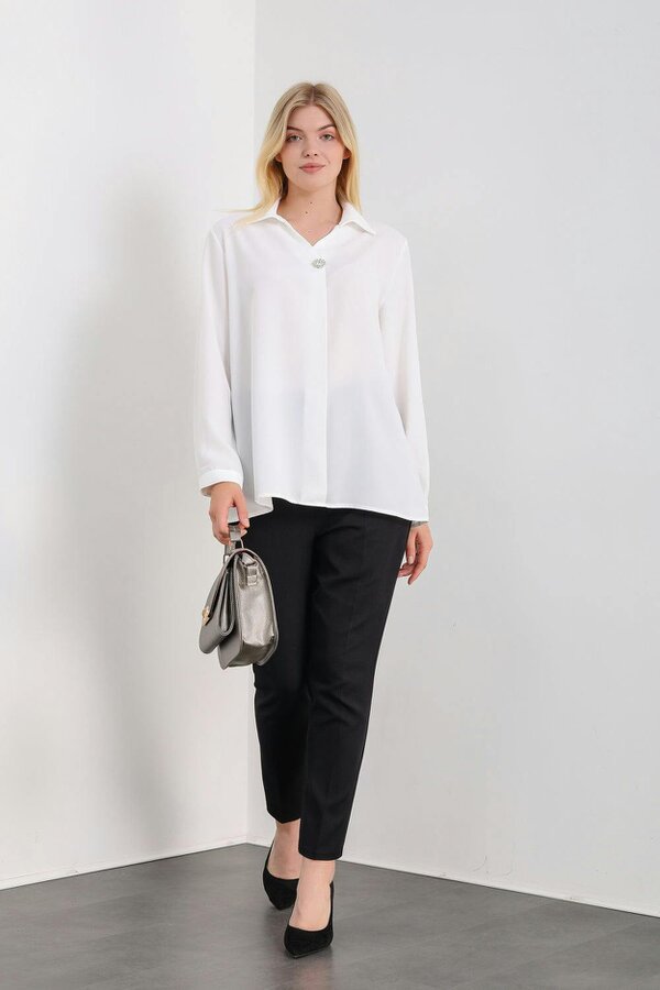 Hoxton Gal Oversized Long Sleeves Blouse with Brooch Details in White