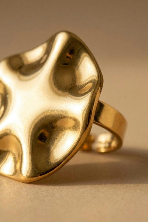 ARIIRA Sunny Gold Tone Abstract Wavy Statement