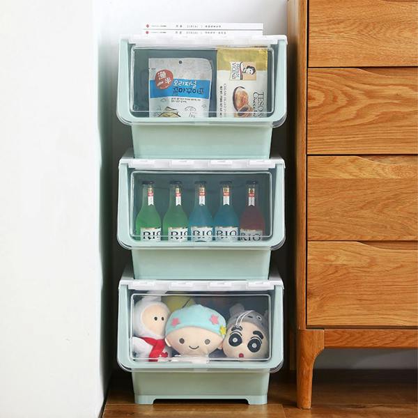 Living and Home Stackable Plastic Storage Box with Lid and Wheels