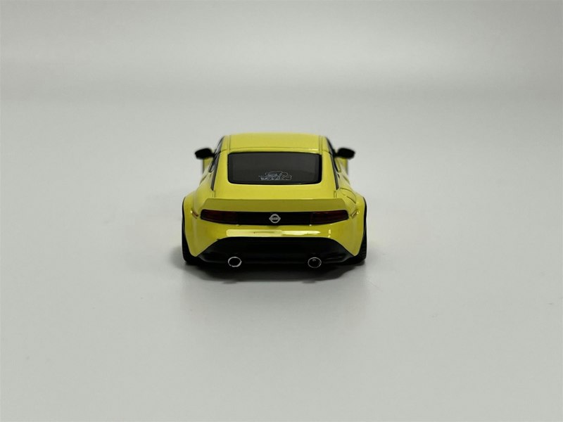 Mini GT Nissan Z Pandem Ikazuchi Yellow LHD 1:64 Mini GT MGT00752L