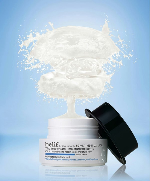 Rich, whipped, and cushion-soft white cream texture of belif The True Cream Moisturizing Bomb melting effortlessly into dry skin at Atelier De Glow UK.