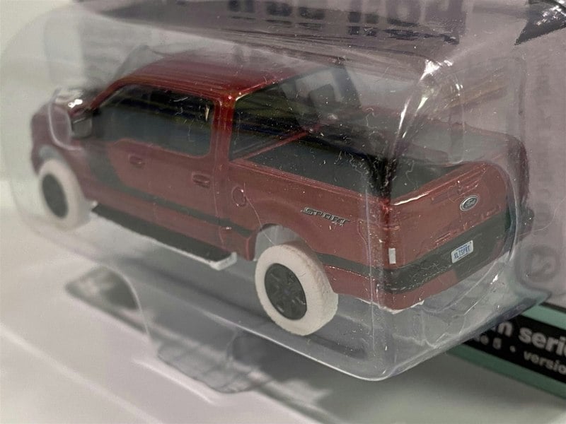 chase model 2019 ford f-150 xlt sport 1:64 scale auto world aw64282