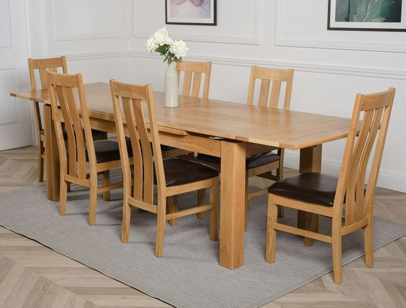 That's Furniture Richmond Large Oak Extending Dining Table with Princeton Oak Chairs