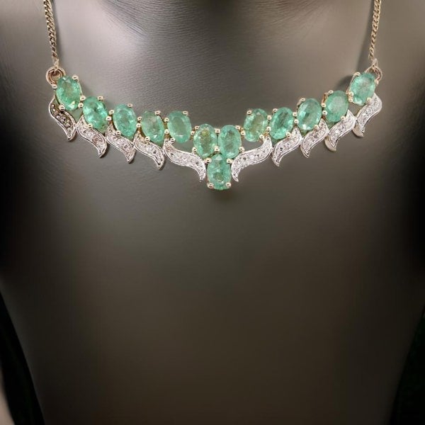 Vintage Tom An emerald and diamond feature necklace