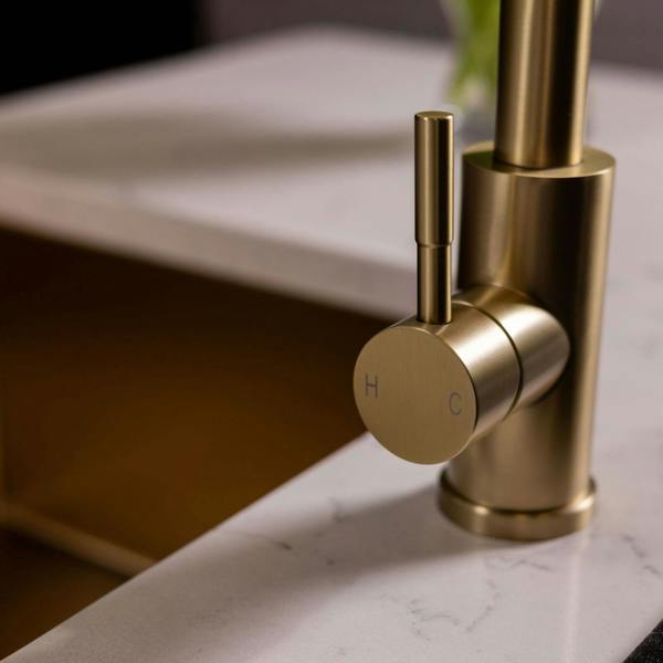 Flode Dölja | Kitchen Mixer Tap | Concealed Pull Out Hose and Spray Head | Brushed Brass