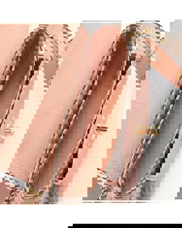 221279952.jpg