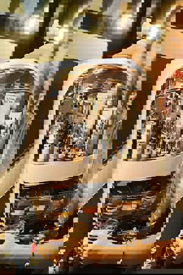 Living and Home Makeup Organiser for Vanity, Clear Cosmetic Storage Organizer, Skin Care Lipstick Holder Organizer and Display Box with Lid