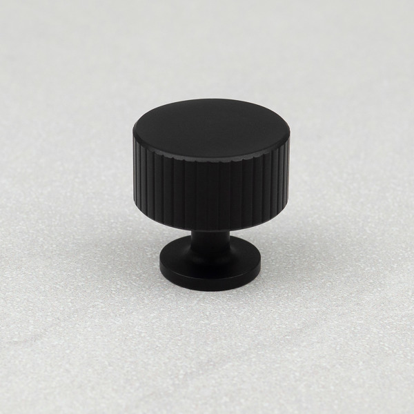 Handle & Home Matt Black Reeded Knob/Handles