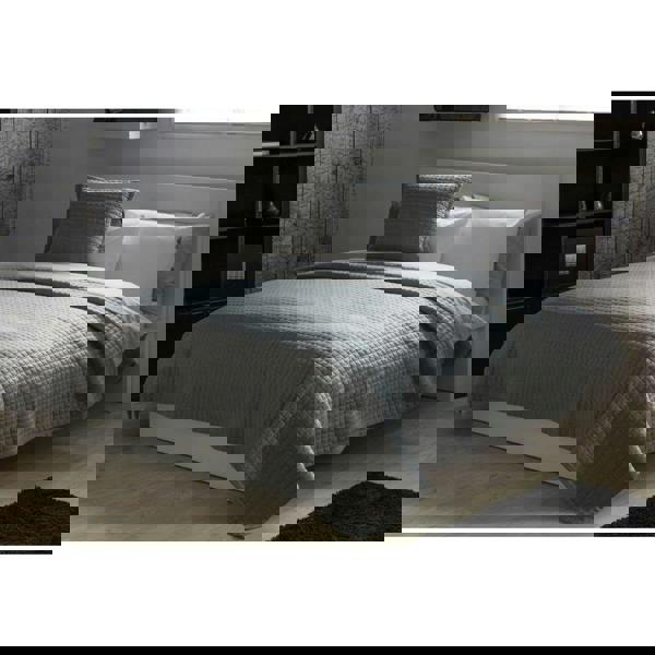 Belledorm Crompton Quilted Throw - Grey - 