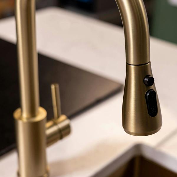 Flode Runda | Kitchen Sink Mixer with Pull out Spray | Brushed Brass | Oval Head