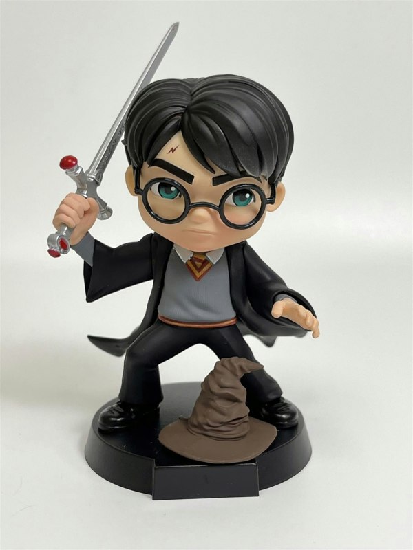 Iron Studios Harry Potter With Sword Of Gryffindor Harry Potter Approx 5.5 Inches WBHPM67922