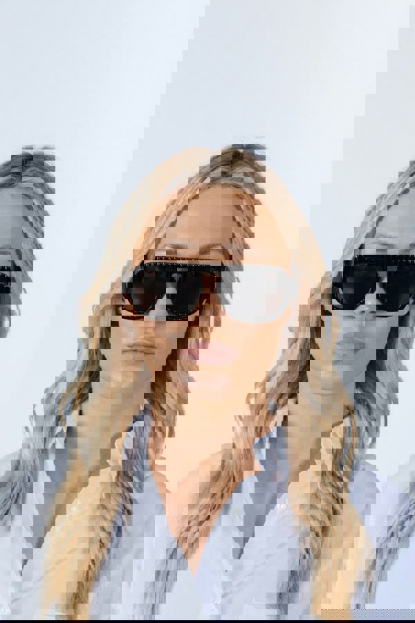 SVNX Retro Ribbed Navigator Sunglasses in Black