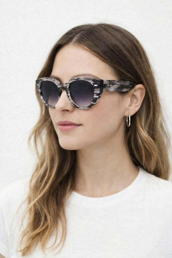 Round Stripe Cat Eye Sunglasses In Black - svnx