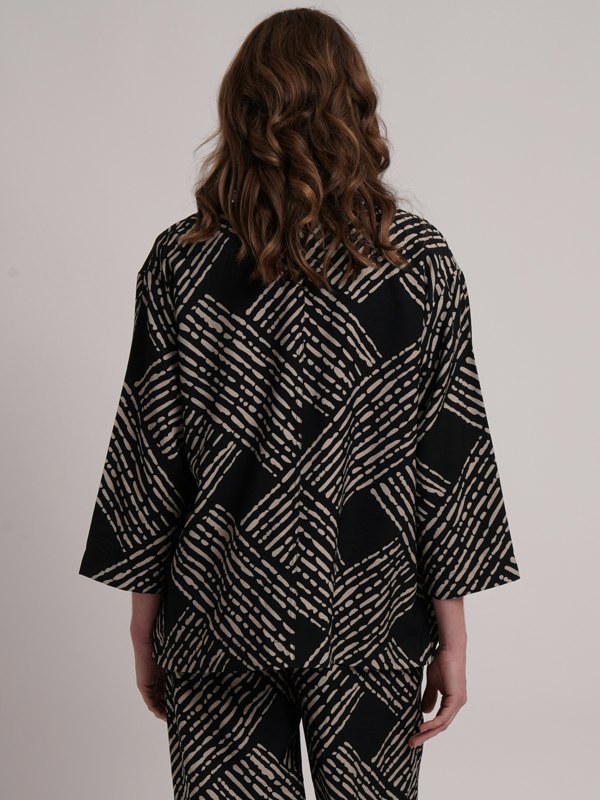 VIZ-A-VIZ Mono Trellis Print Shacket