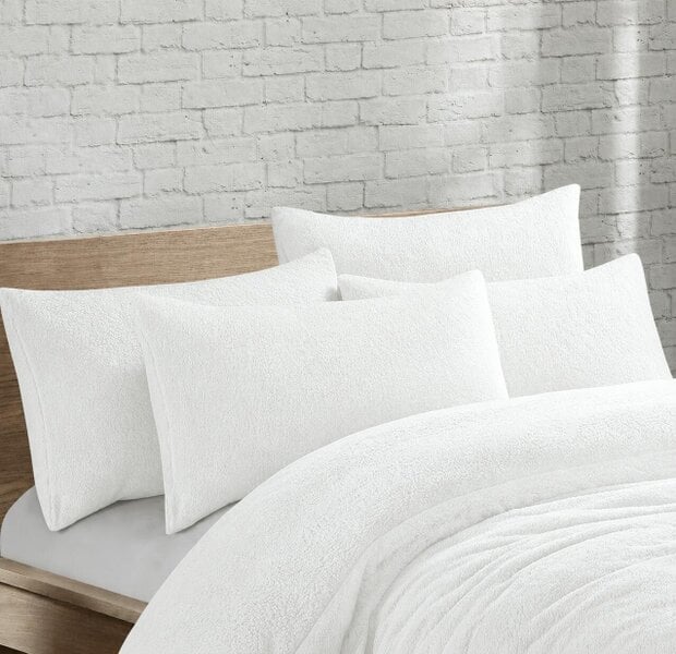 Night Zone Teddy Bear Fleece Pillowcases Pair – Soft Warm Plush Pillow Covers - White
