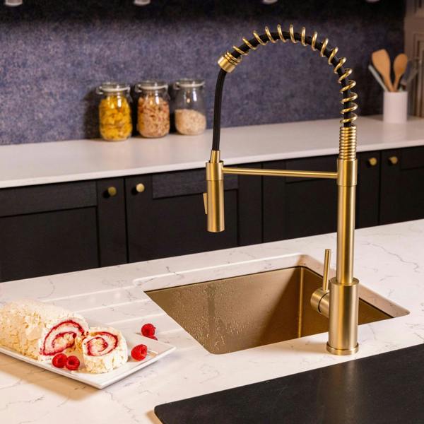 Flode Fjädra | Pull Out Kitchen Sink Mixer Tap | Spring Style Mixer Tap | Brushed Brass | Square Head