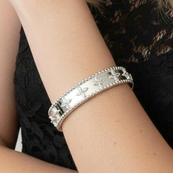 Uchi & Soto Kinmokusei Silver Bead Floral Bangle