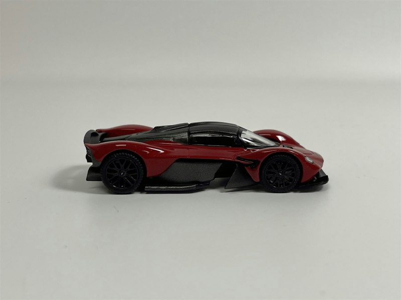 Mini GT Aston Martin Valkyrie Hyper Red LHD 1:64 Mini GT MGT00766L