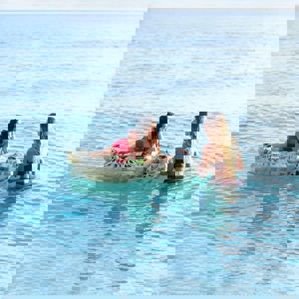 Inflatable Realistic Sea Turtle Ride-On – Multicolored Pool Float with 2 Handles