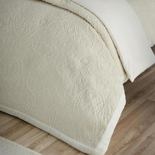 Catherine Lansfield Amelia Jacquard Bedspread Cream
