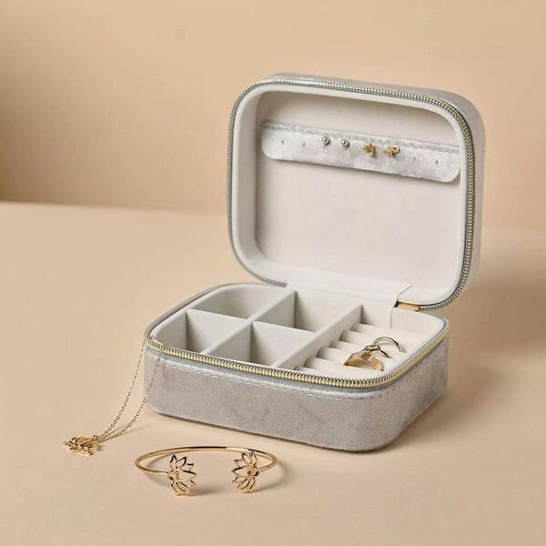 T. H. Baker Sophia Silver Classic Velvet Jewellery Box SP3519