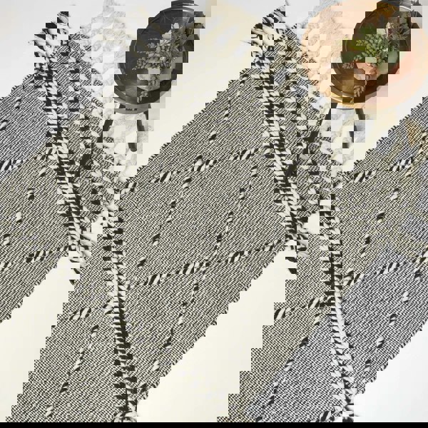 HOMESCAPES Edessa Black & White Kilim Wool Rug