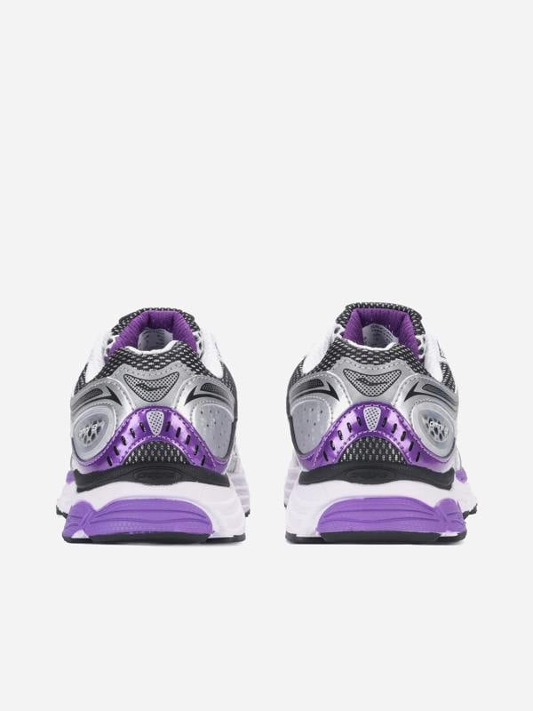 Saucony Girls OMNI 9 Trainers in Silver