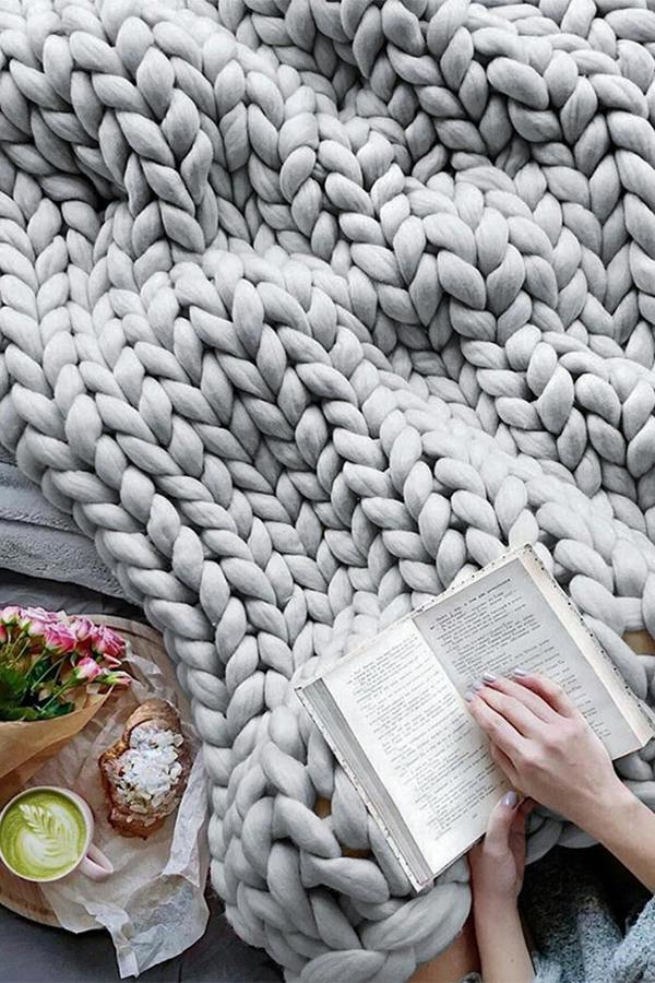 Living and Home 100x120cm Chunky Knit Blanket Throw Stretchy Sofa or Bed Throw with Twisted Design