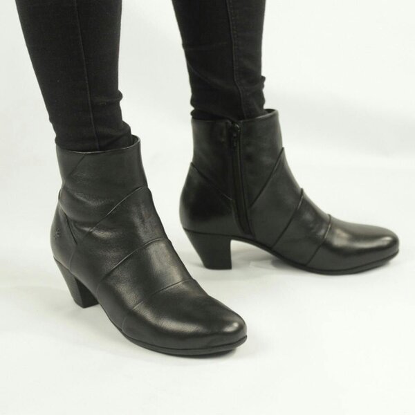 Cipriata Womens Ginerva Folded Vamp Ankle Boots - Black