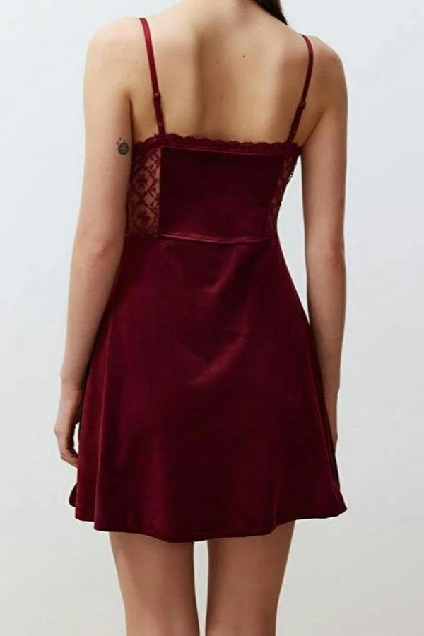 WOVCOR Soft-Feeling Lace-Trimmed Strappy Velvet Knit Nightdress