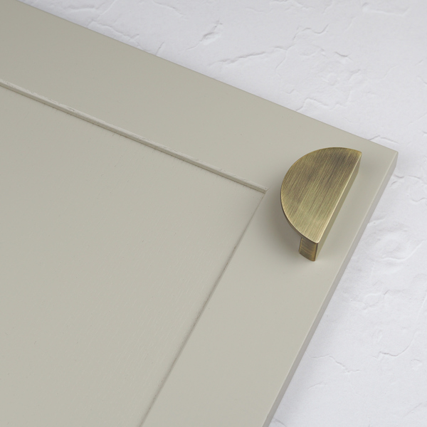 Handle & Home Antique Brushed Brass Ribbed Detailing Handles and Coordinating Knobs