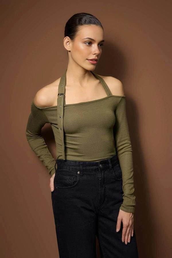 WOVCOR Fitted Knitted Blouse with Accessory Belt Detail