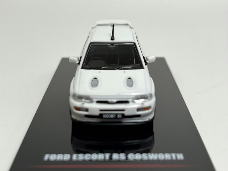 Inno 64 Ford Escort RS Cosworth White RHD With OZ Rally Racing Wheels 1:64 Inno IN64FERSWHIRHDOZ