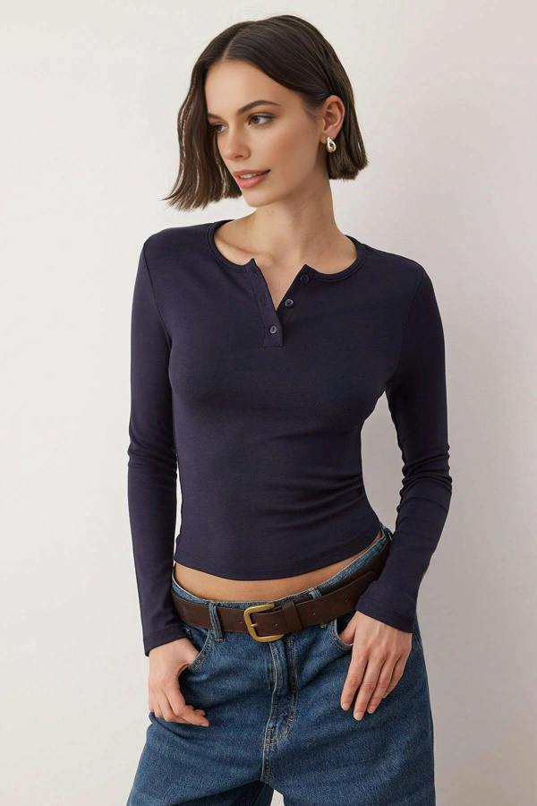 WOVCOR Crew Neck Buttoned Knitted Blouse