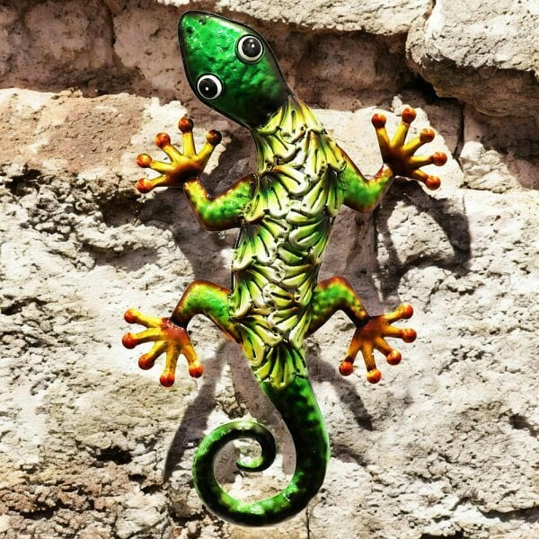 EDH Door Hardware Metallic Green Gecko Wall Art – 39 x 18 x 3.2 CM | Hand-Painted Metal Lizard Decor for Indoor & Outdoor