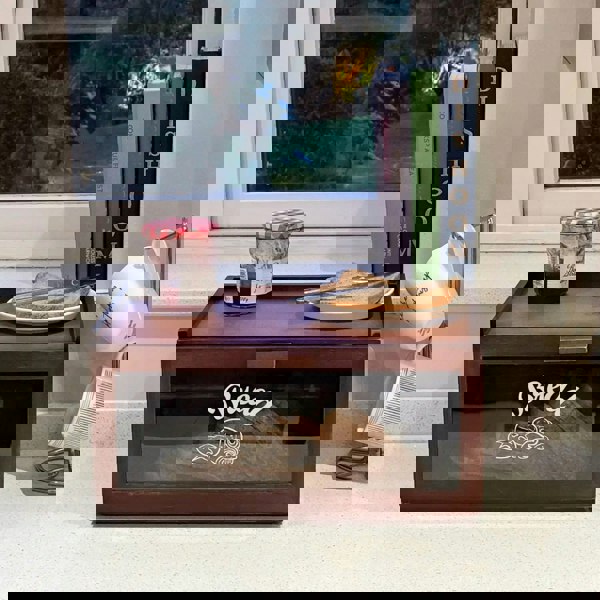 Maison des Cadeaux Retro Bamboo Single-Layer Bread Bin with Top Shelf