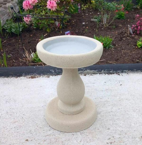 BLK Short Minimalistic Sandstone Bird Bath with Round Base