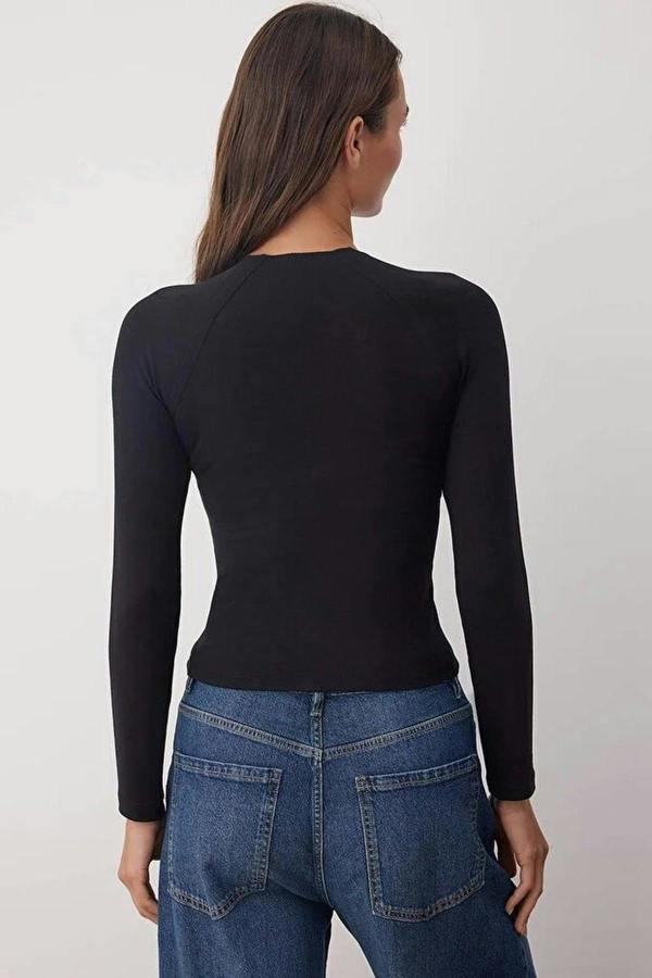 WOVCOR Stand Collar Knit Blouse with Button Detail