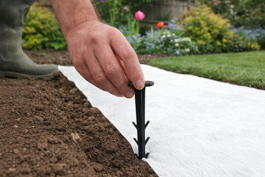 Square Black Barbed Ground Pegs 160mm | Geotextile & Weed Membrane Fixing Stakes (Pack Options)