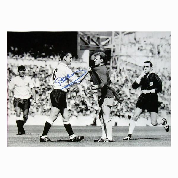 Unbranded Dave Mackay signed 16x12 photo. — Premium framing