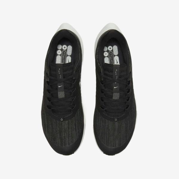 Nike Sneakers   in  Black
