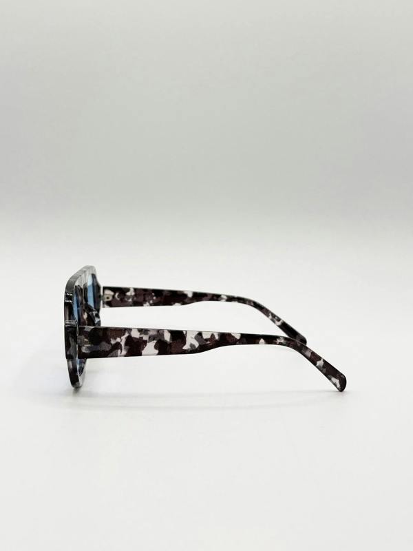 Tortoise Retro Navigator Sunglasses in Grey Blue - svnx